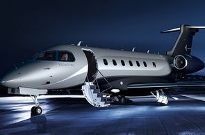 Embraer Legacy bei nacht