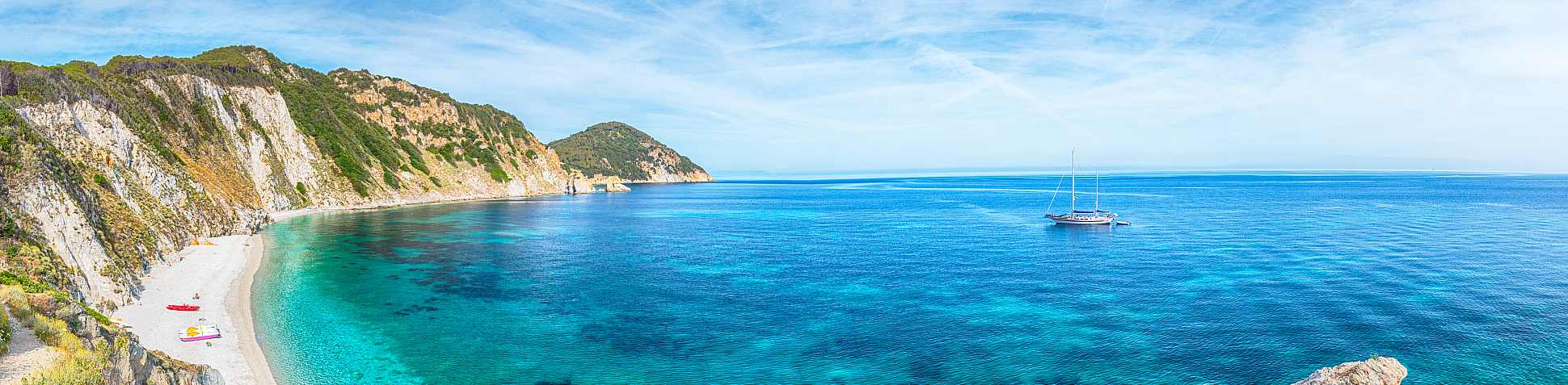 Traumhafter Blick auf eine Bucht auf Elba