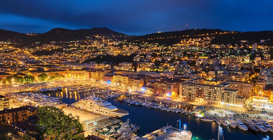 Abendliche Stimmung am Hafen von Nizza