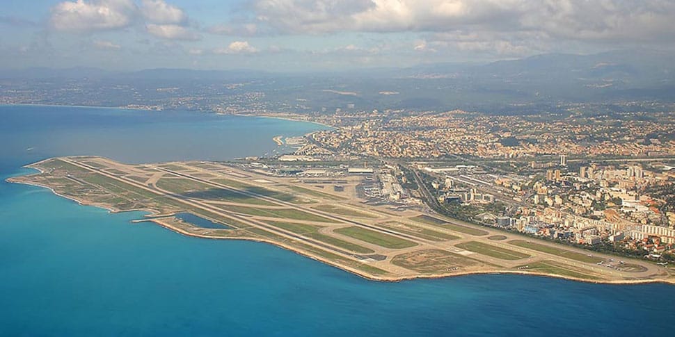 Blick auf den Flughafen von Nizza