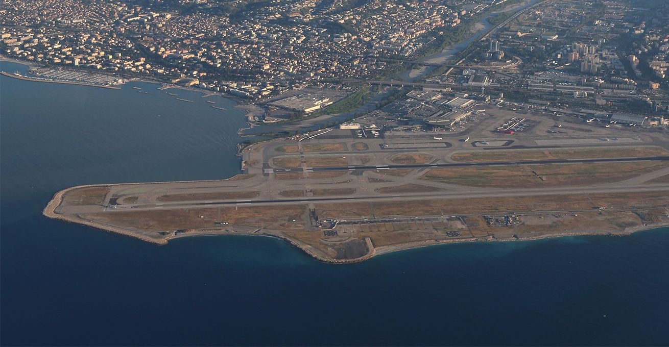 Blick auf den Flughafen Nizza